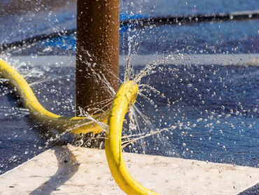 Bus cables on a long travel