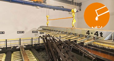 Acids and chemical resistant energy chain