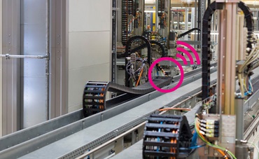 smart plastics energy chain system in indoor grantry cranes