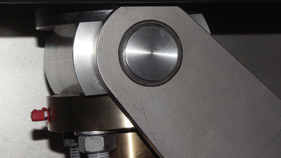 Pivot bearing arrangement of the feed boom with iglidur® G plain bearings